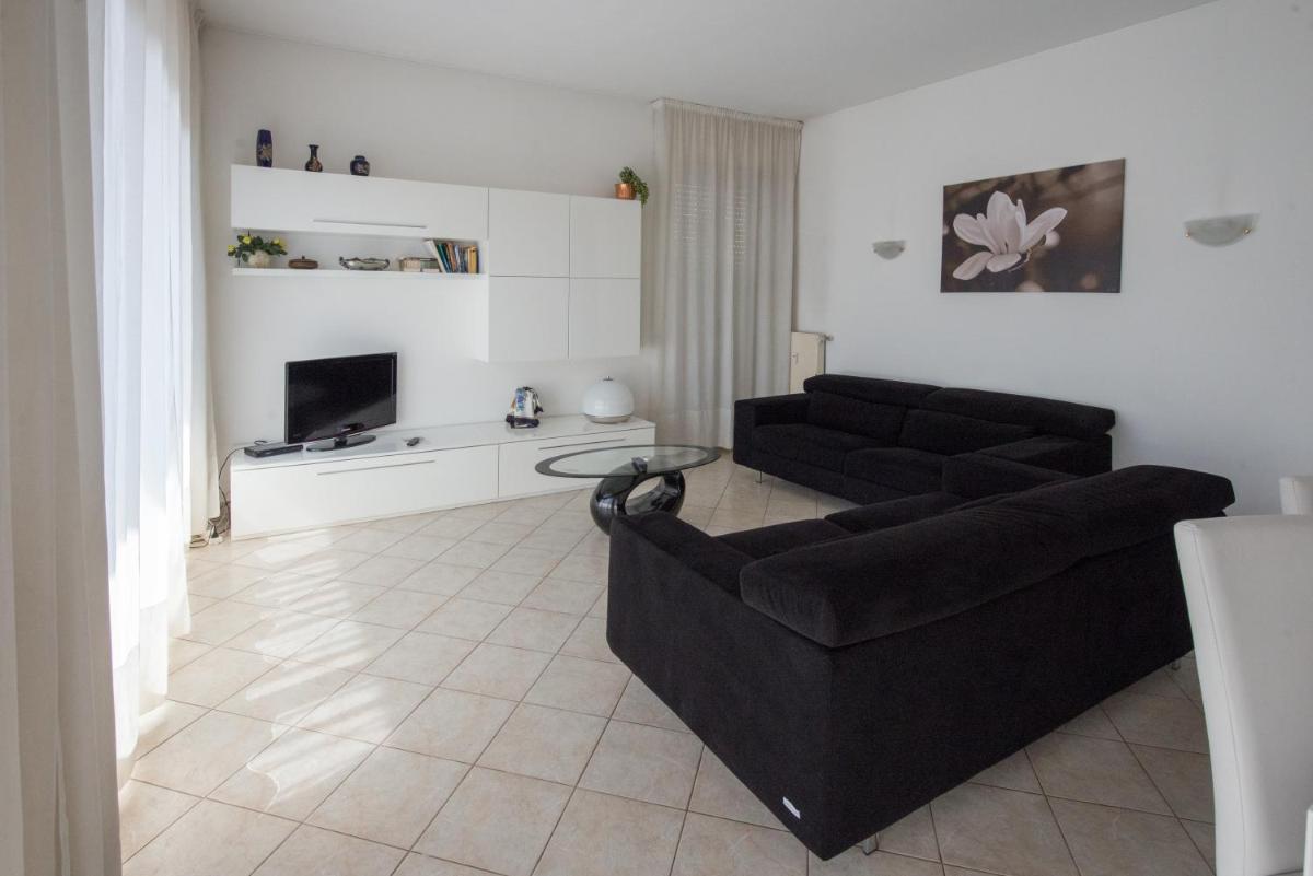 Silky House with Private Parking - Housity