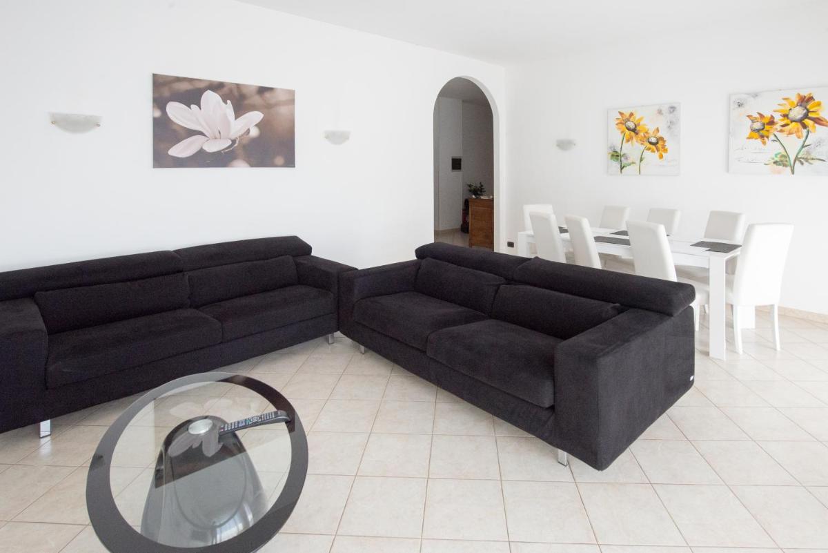 Silky House with Private Parking - Housity