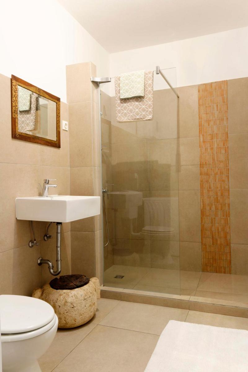 Beach House Gusla - Housity