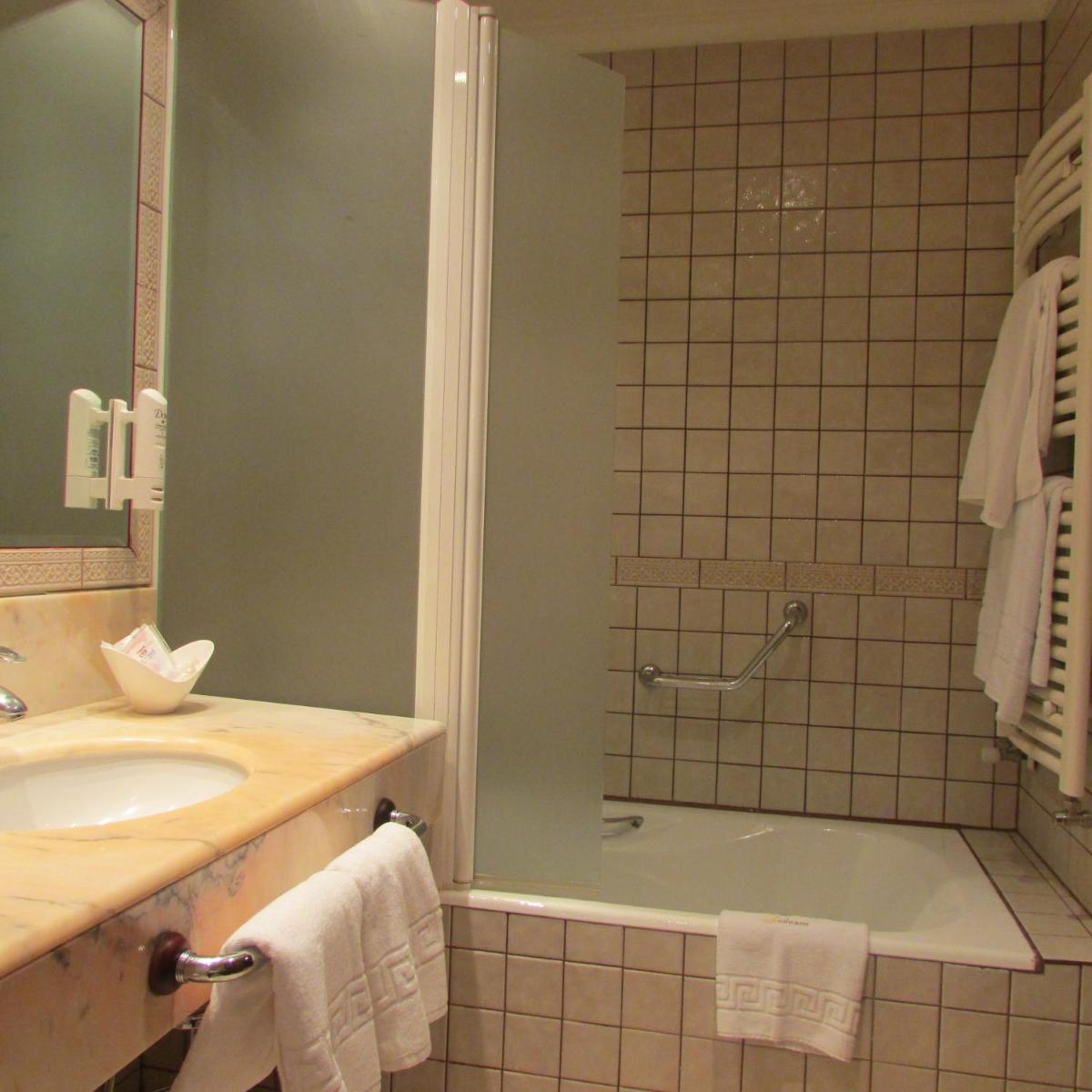 Un baño de Hotel Spa Tudanca Aranda