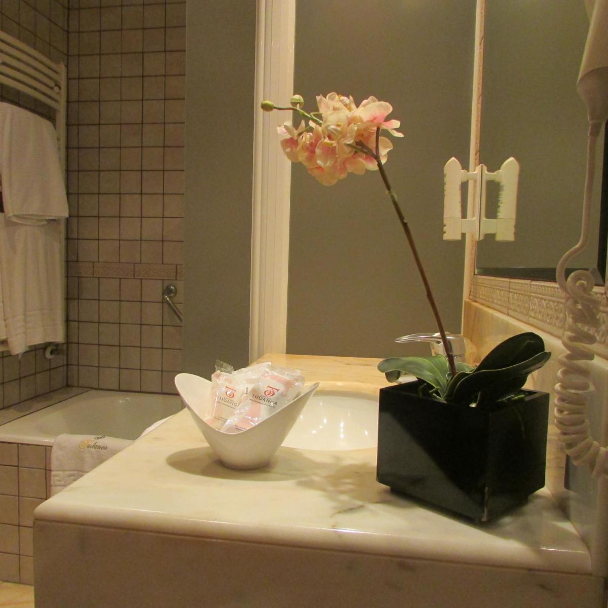 Un baño de Hotel Spa Tudanca Aranda