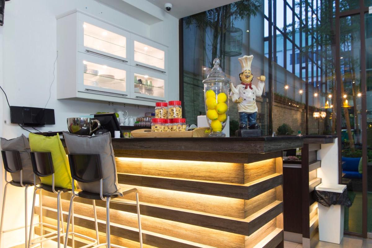 V Garden Hotel - Housity