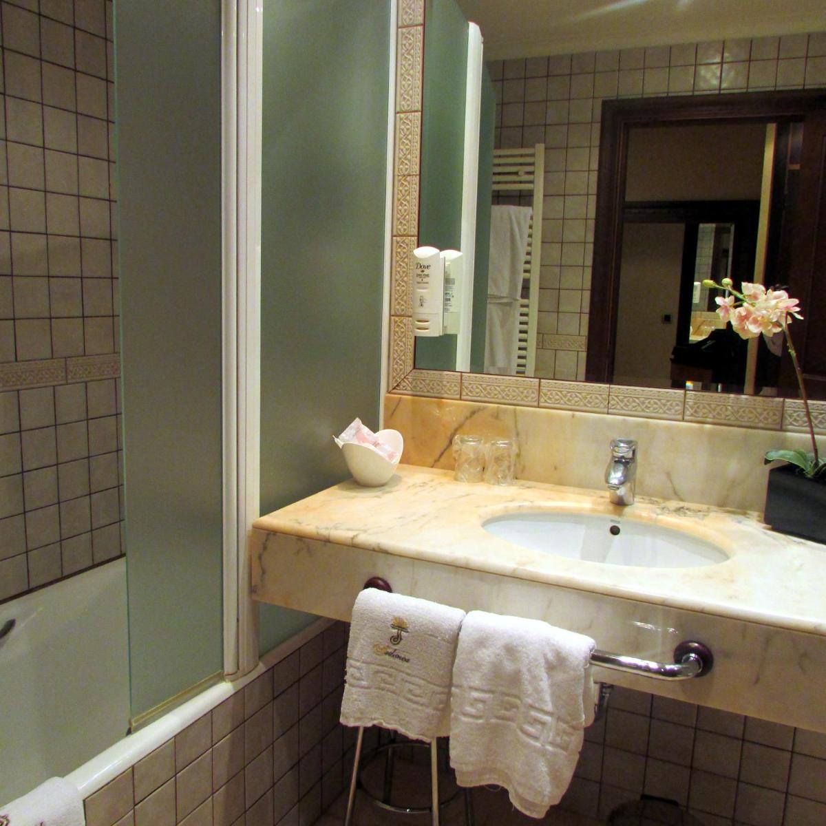 Un baño de Hotel Spa Tudanca Aranda