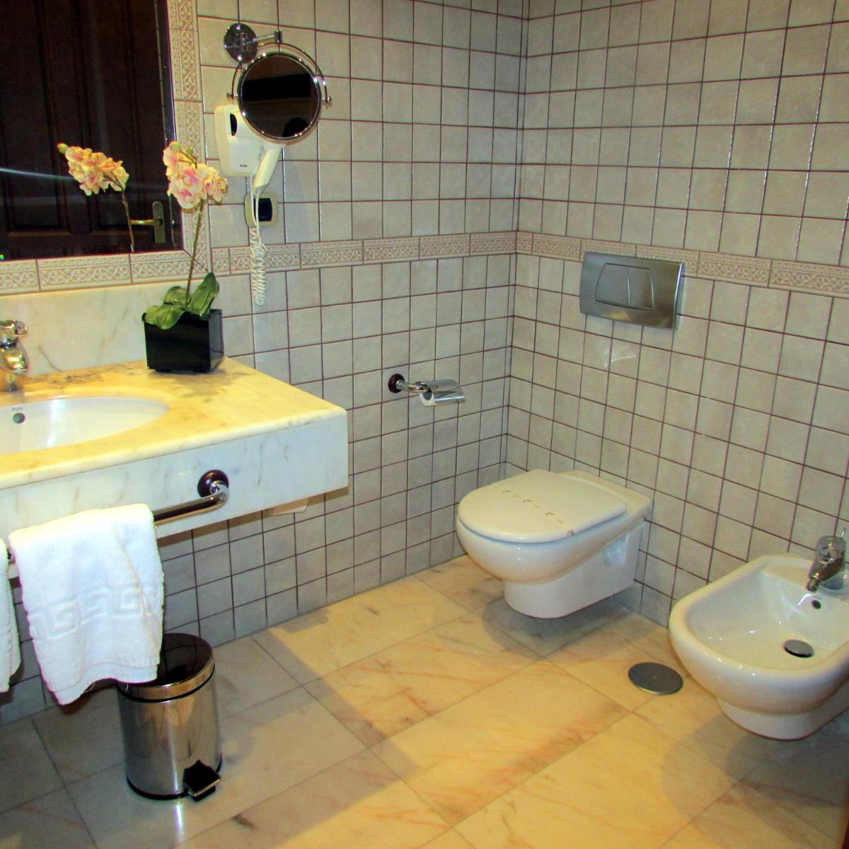 Un baño de Hotel Spa Tudanca Aranda