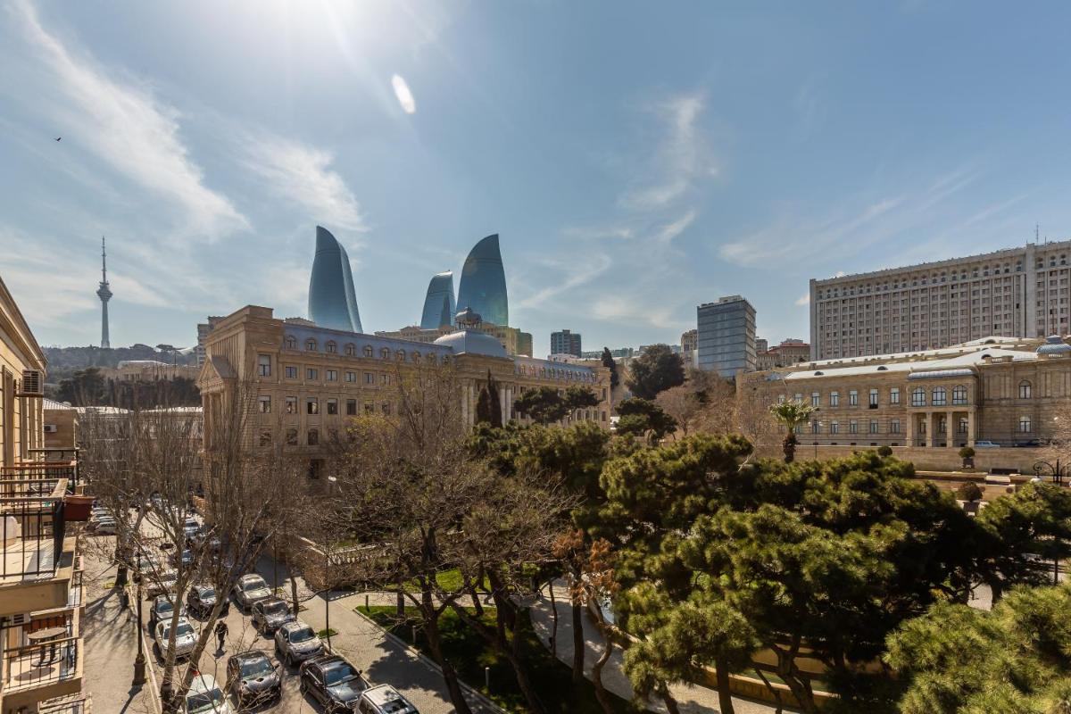 Azneft Square Flame Towers View Apartment - Housity