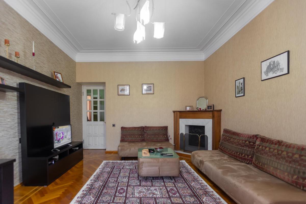 Azneft Square Flame Towers View Apartment - Housity