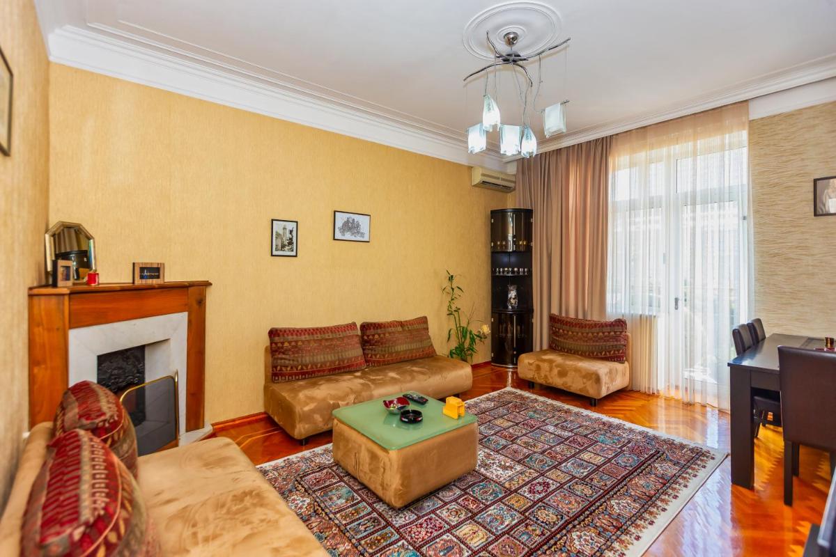 Suitetrails - Azneft Square Flame Towers View Apartment