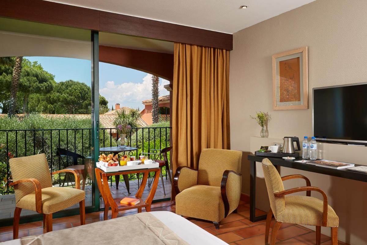 Télévision ou salle de divertissement dans l'établissement Villa Duflot Hôtel & Spa Perpignan