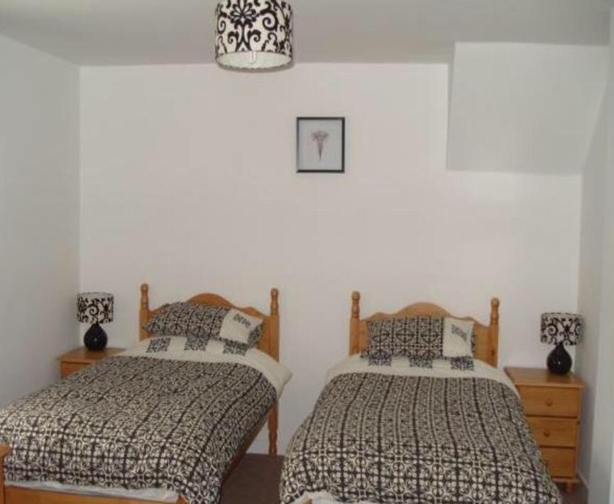 White horse Pub - Housity