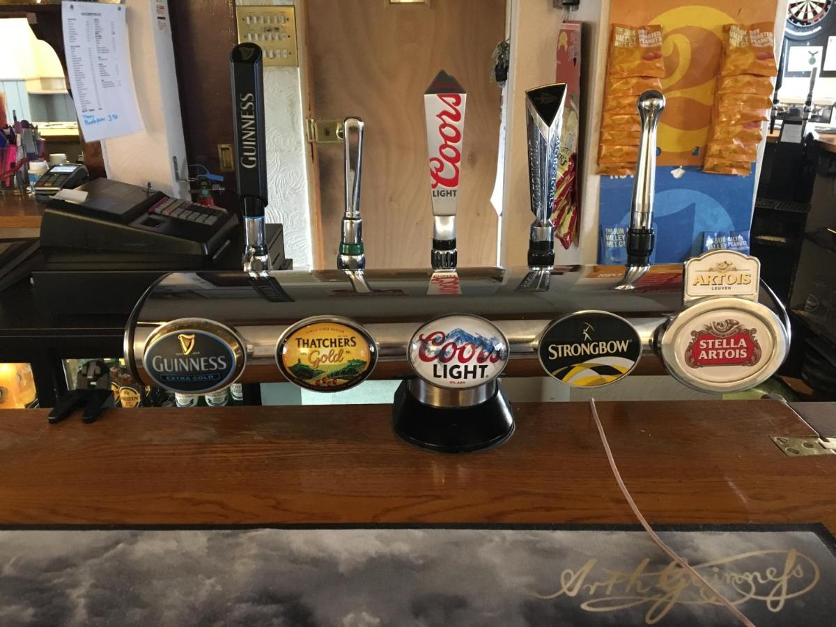 White horse Pub - Housity