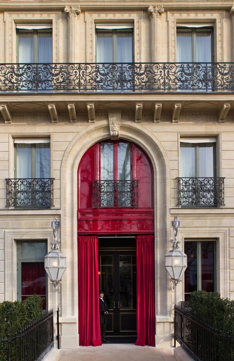 Façade ou entrée de l'établissement La Réserve Paris Hotel & Spa