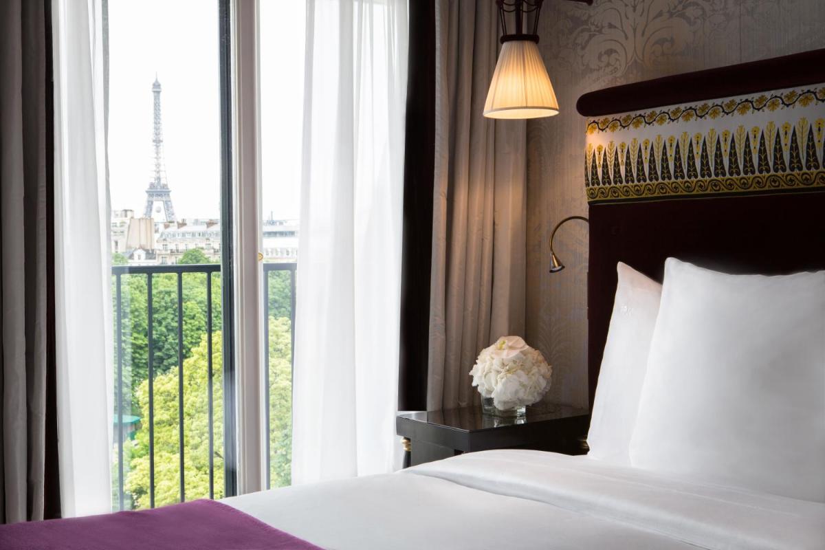 Un ou plusieurs lits dans un hébergement de l'établissement La Réserve Paris Hotel & Spa