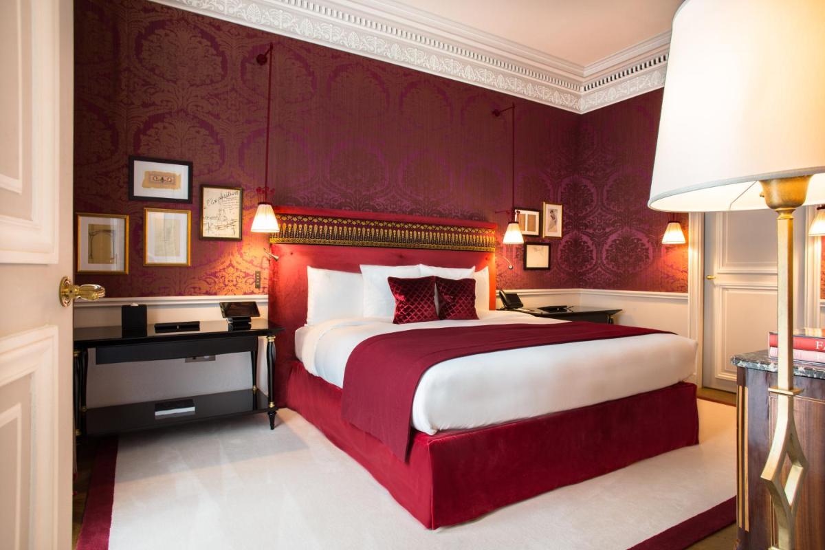 Un ou plusieurs lits dans un hébergement de l'établissement La Réserve Paris Hotel & Spa