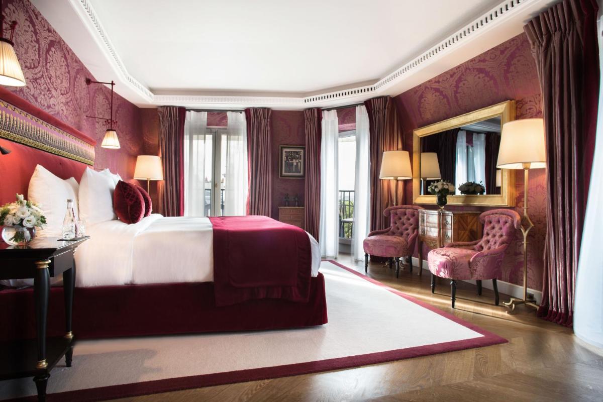 Coin salon dans l'établissement La Réserve Paris Hotel & Spa