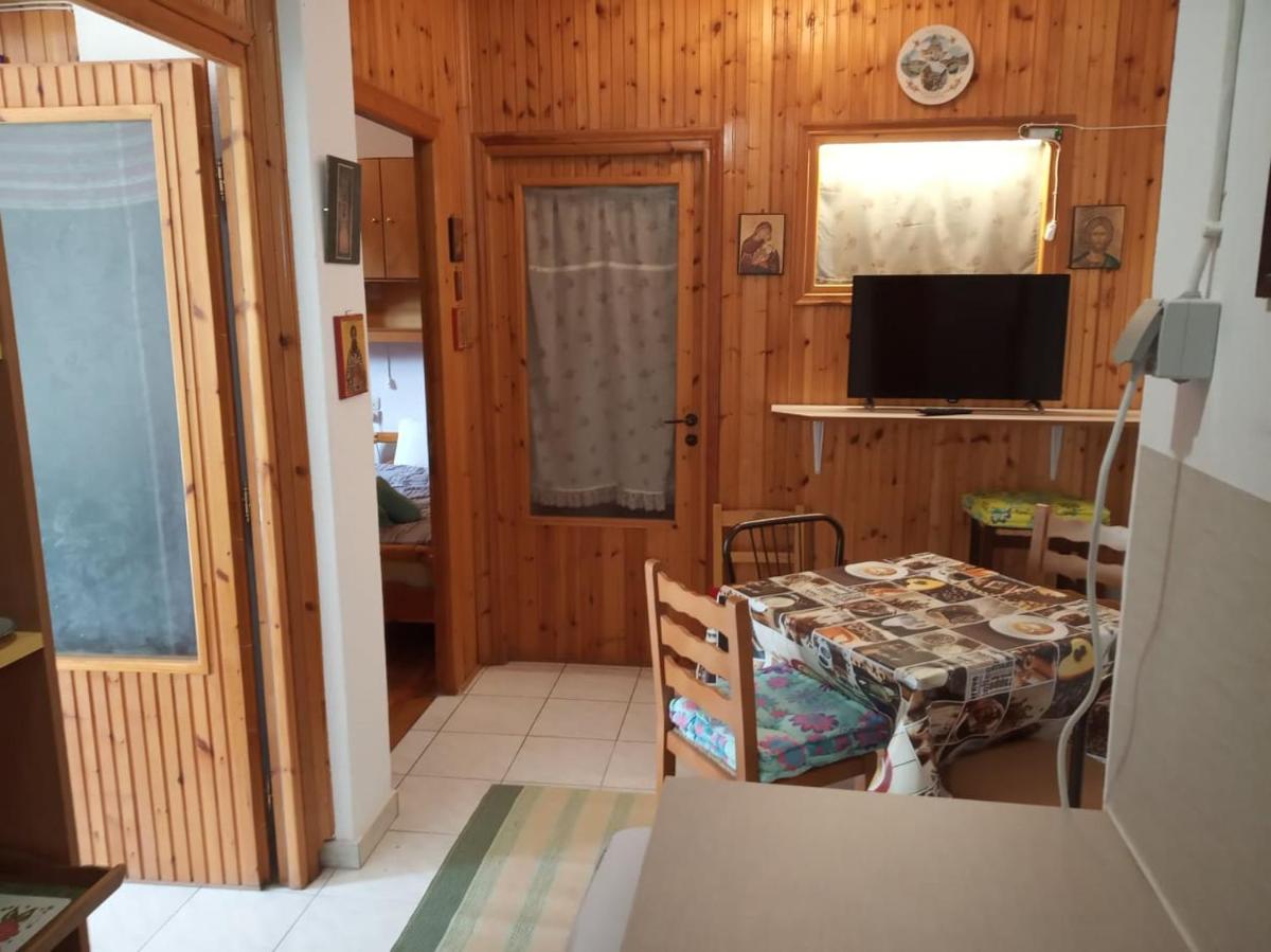 Grandma's Apartment - Hizvo