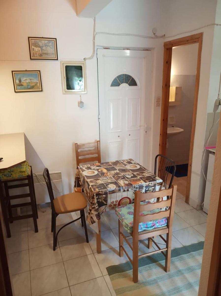 Grandma's Apartment - Hizvo