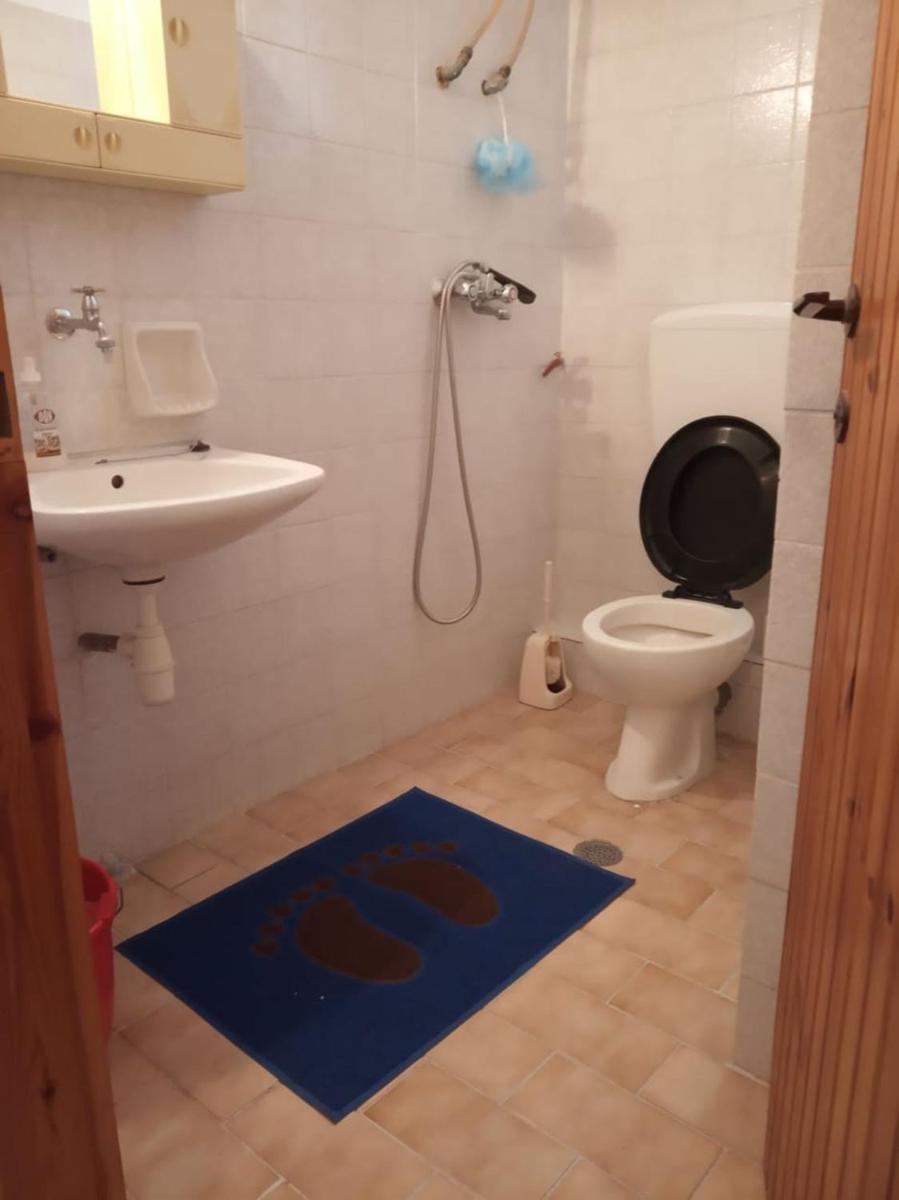 Grandma's Apartment - Hizvo