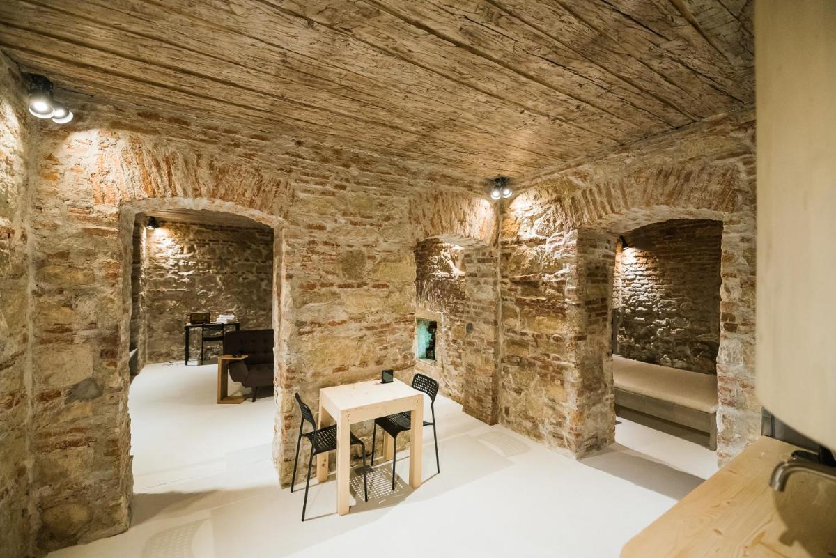 Old Central Apartment - Housity