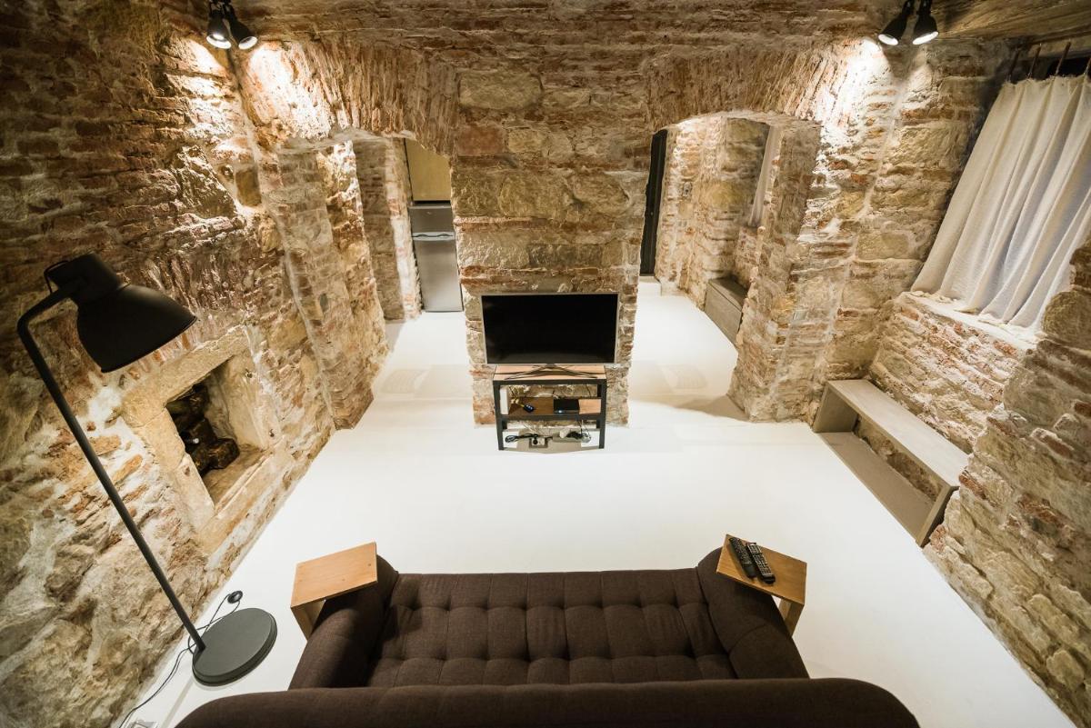 Old Central Apartment - Housity