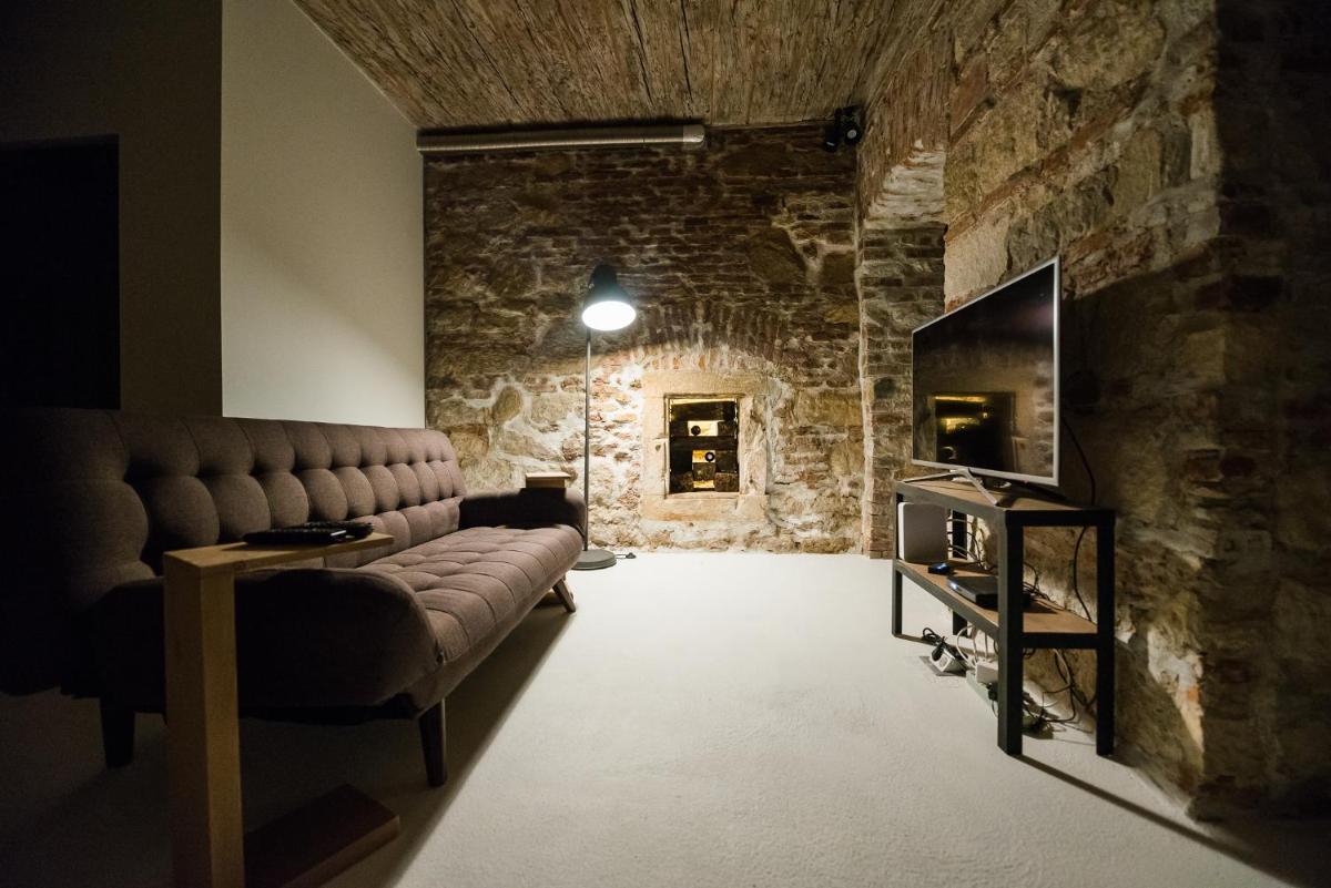 Old Central Apartment - Housity