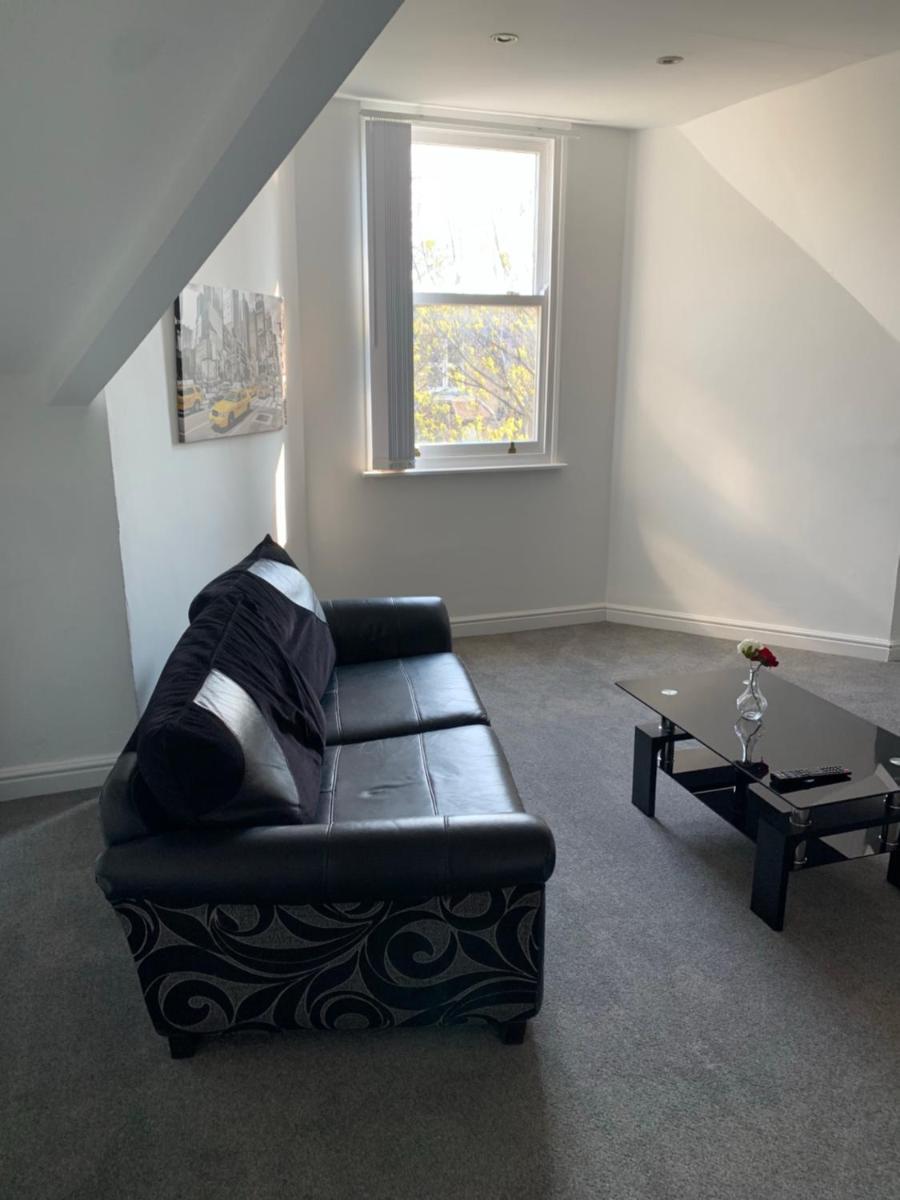 No 9 - LARGE 1 BED NEAR SEFTON PARK AND LARK LANE - Housity