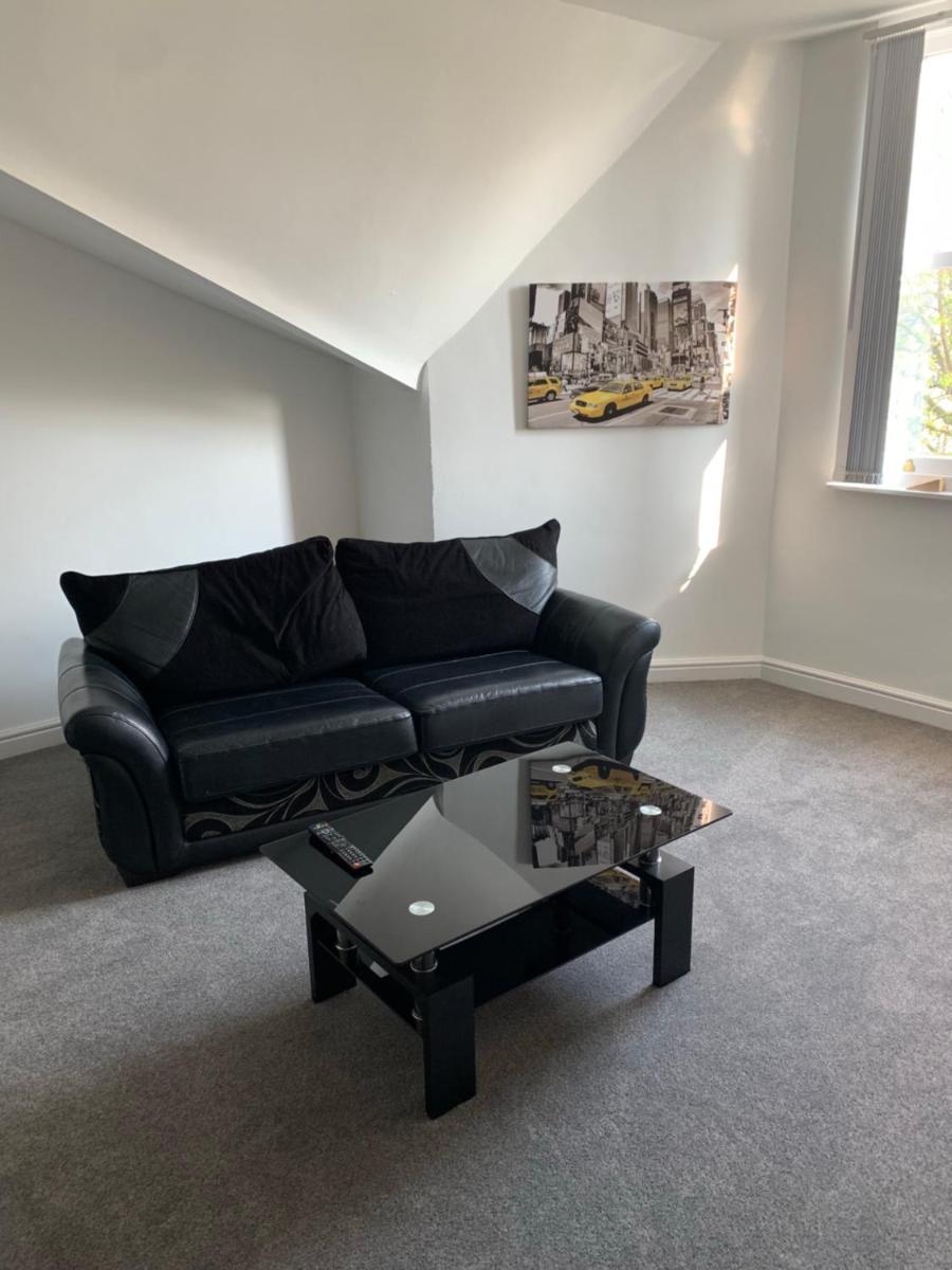No 9 - LARGE 1 BED NEAR SEFTON PARK AND LARK LANE - Housity