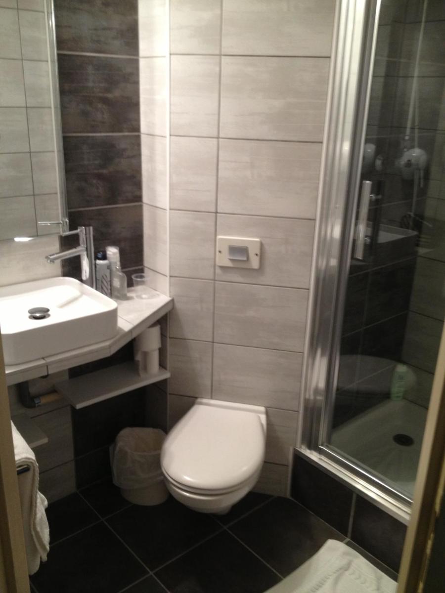 Hotel The Originals Romans-sur-Isère Le Clos des Tanneurs - Housity