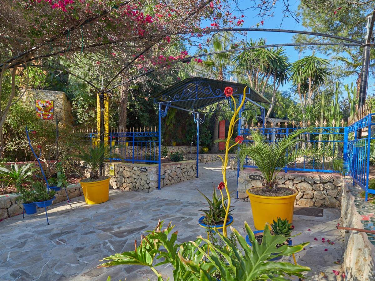 Jardín al aire libre en Hotel Petit Cala Fornells