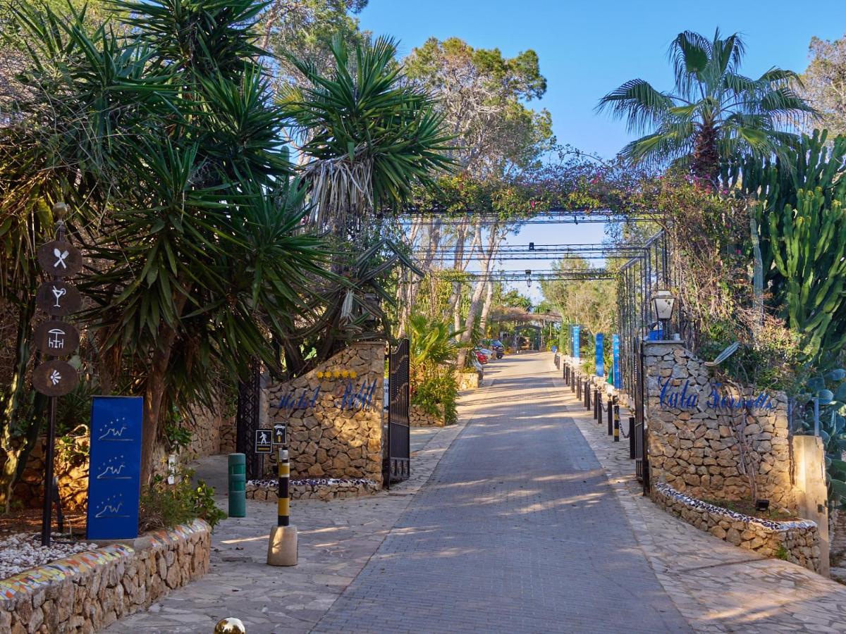 Jardín al aire libre en Hotel Petit Cala Fornells