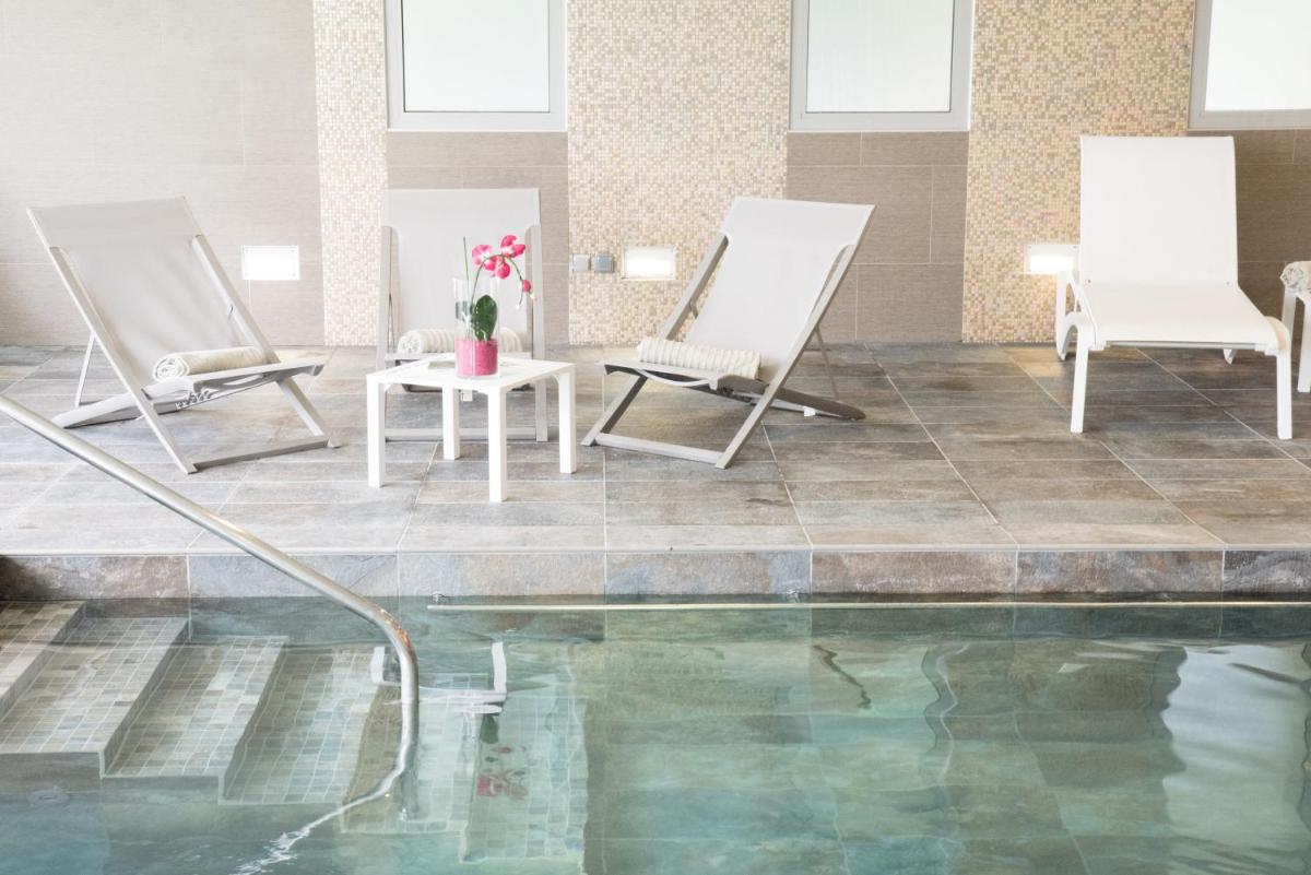 Piscine de l'établissement Château Belmont Tours by The Crest Collection ou située à proximité