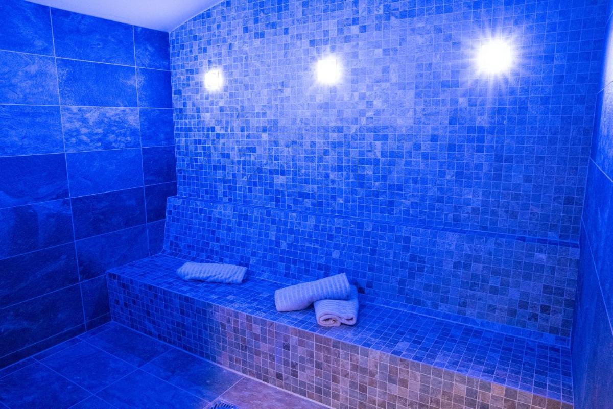 Salle de bains dans l'établissement Château Belmont Tours by The Crest Collection