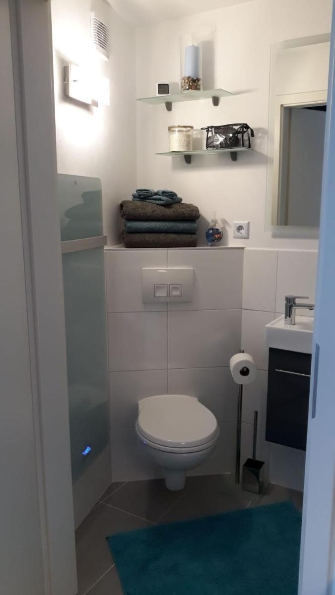 Moderm Basement Apartment - Housity