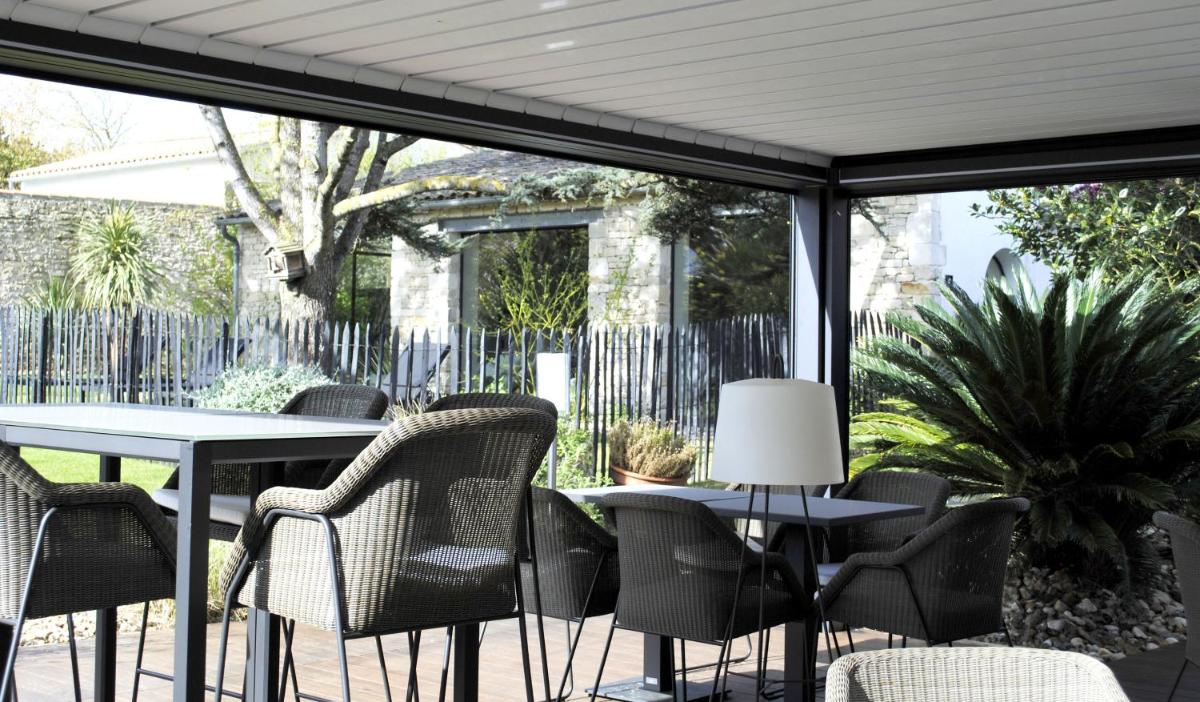 Jardin de l'établissement Le Clos Saint-Martin Hôtel & Spa