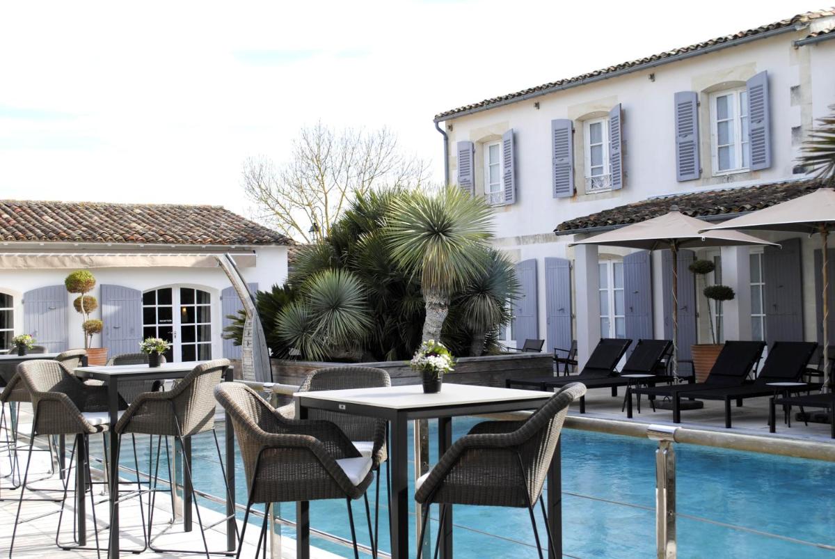 Piscine de l'établissement Le Clos Saint-Martin Hôtel & Spa ou située à proximité