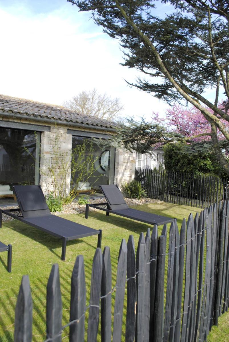 Jardin de l'établissement Le Clos Saint-Martin Hôtel & Spa