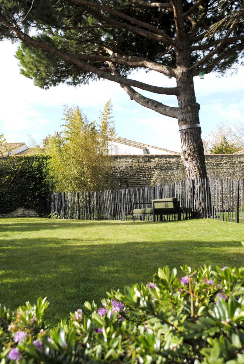 Jardin de l'établissement Le Clos Saint-Martin Hôtel & Spa