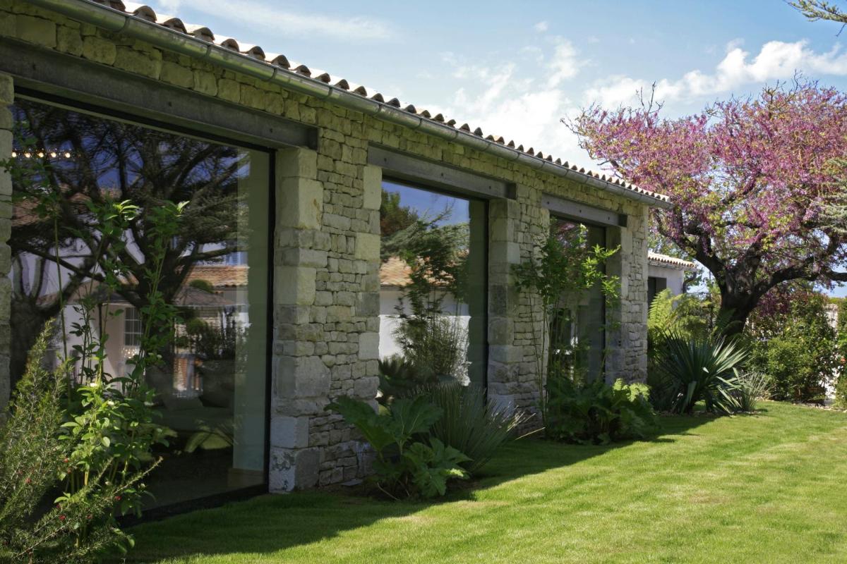 Jardin de l'établissement Le Clos Saint-Martin Hôtel & Spa