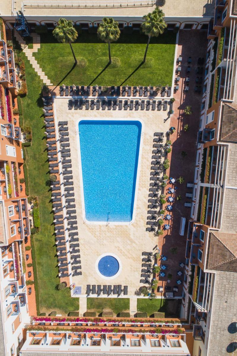 A piscina em ou perto de Vila Gale Tavira