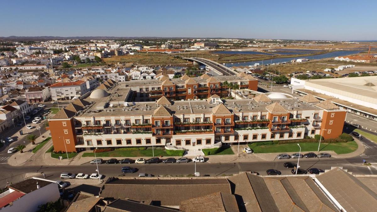 Uma vista aérea de Vila Gale Tavira