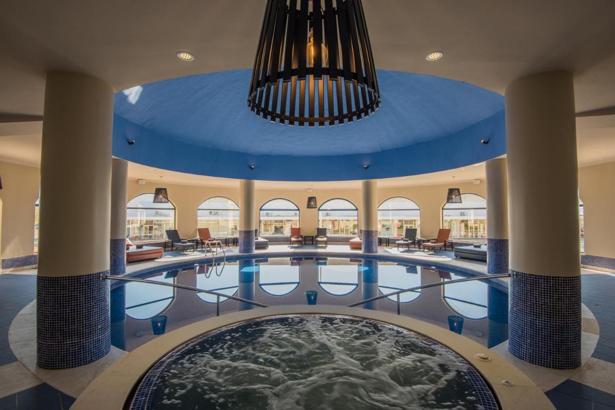 A piscina em ou perto de Vila Gale Tavira