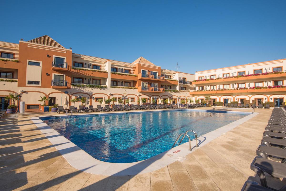 A piscina em ou perto de Vila Gale Tavira
