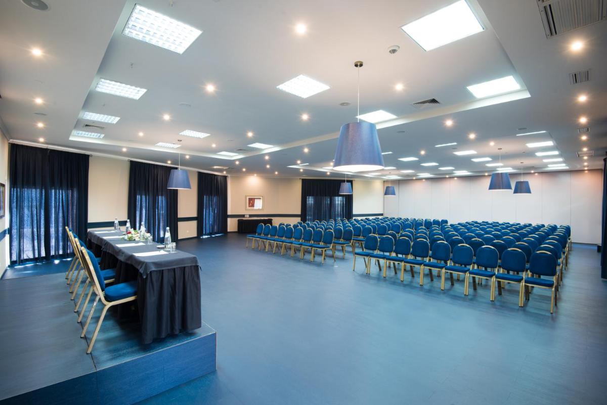 A área empresarial e/ ou a sala de conferências de Vila Gale Tavira