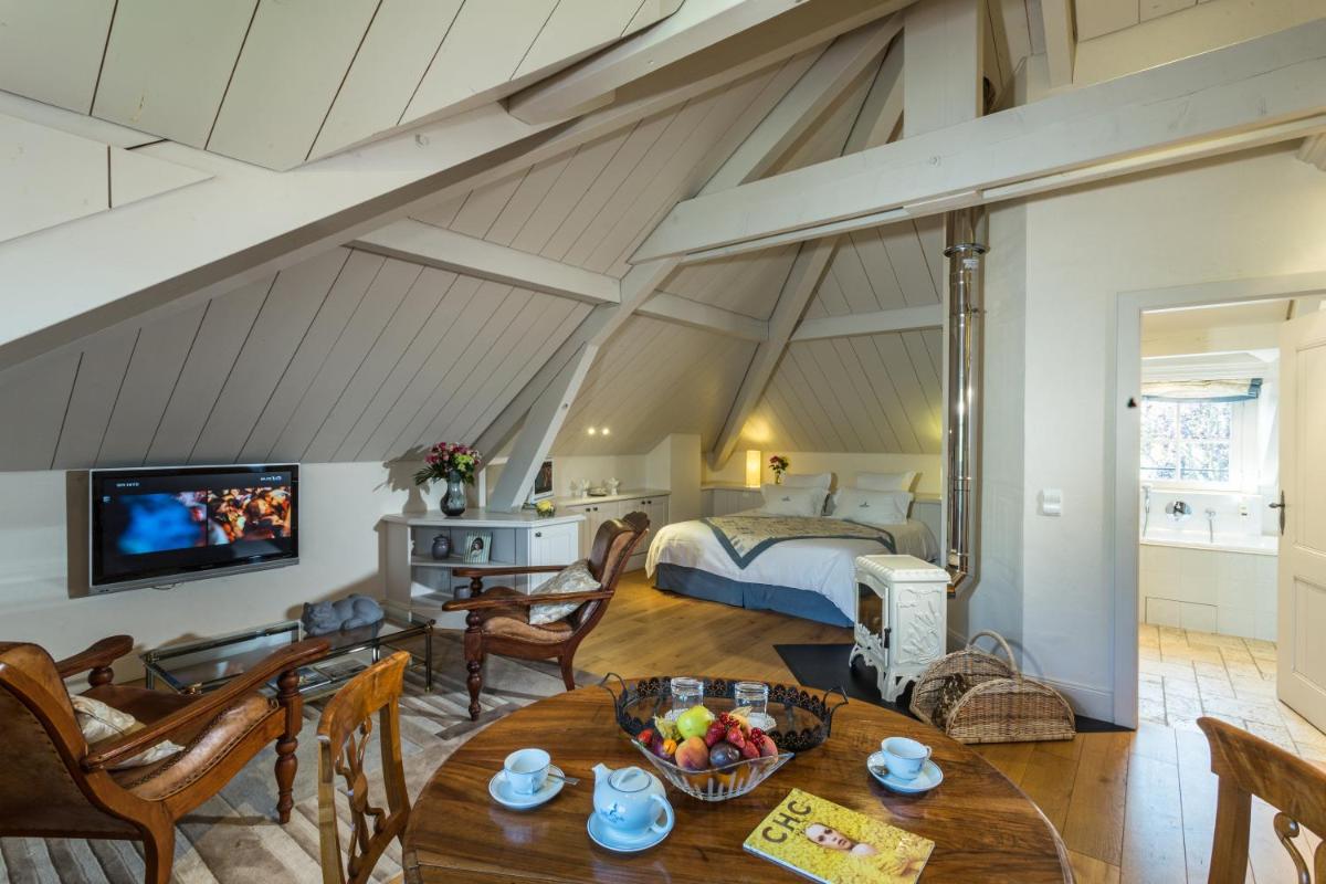 Télévision ou salle de divertissement dans l'établissement Villa Cécile