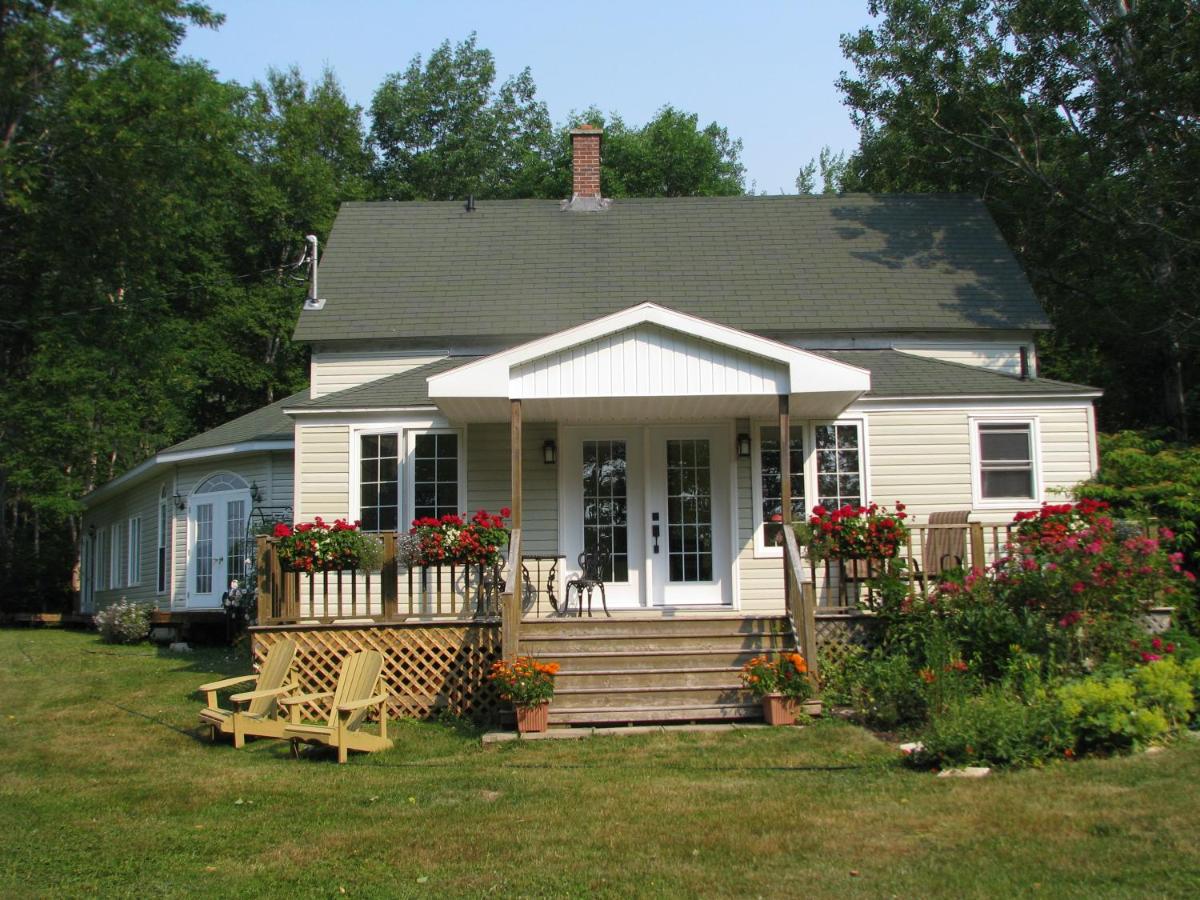 Rumi Guest House on the Cabot Trail - Housity