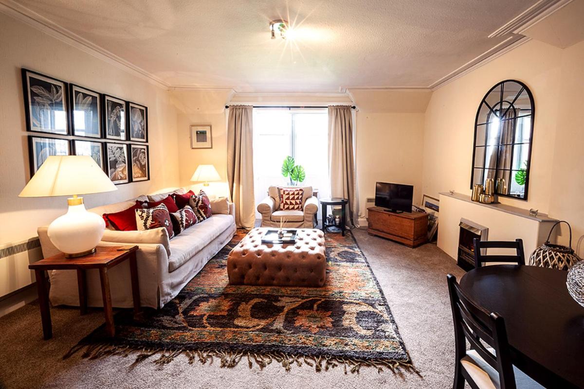 Butler's Apartment. Flat 5, Dalmore House, Helensburgh, Scotland G84 8JP - Housity