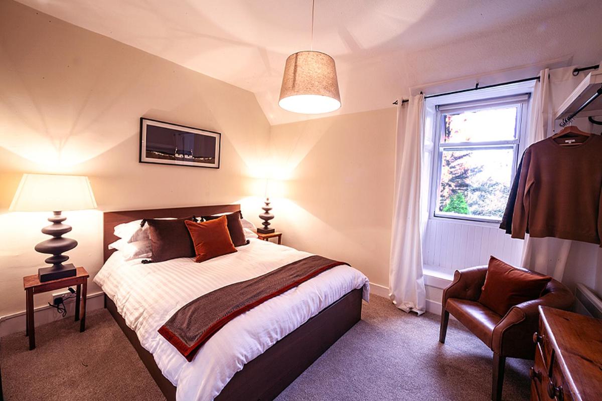 Butler's Apartment. Flat 5, Dalmore House, Helensburgh, Scotland G84 8JP - Housity