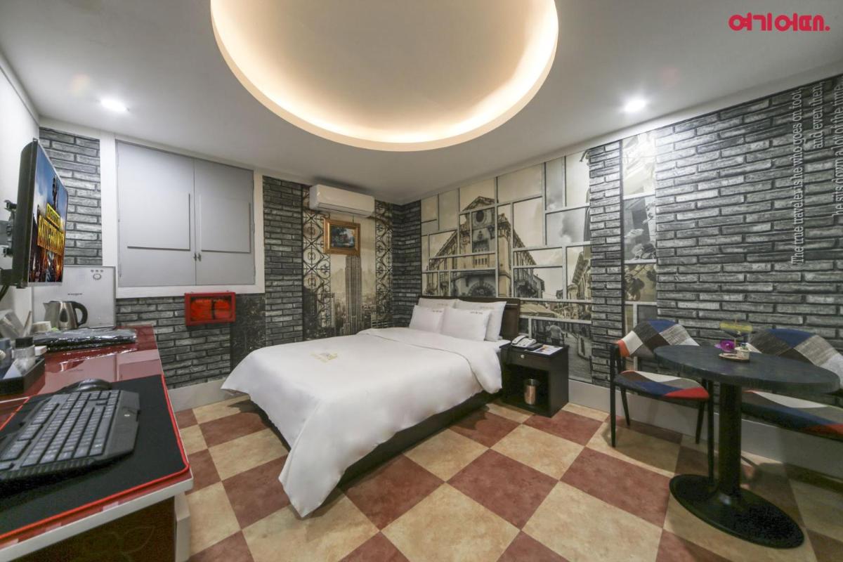Sky Motel - Housity