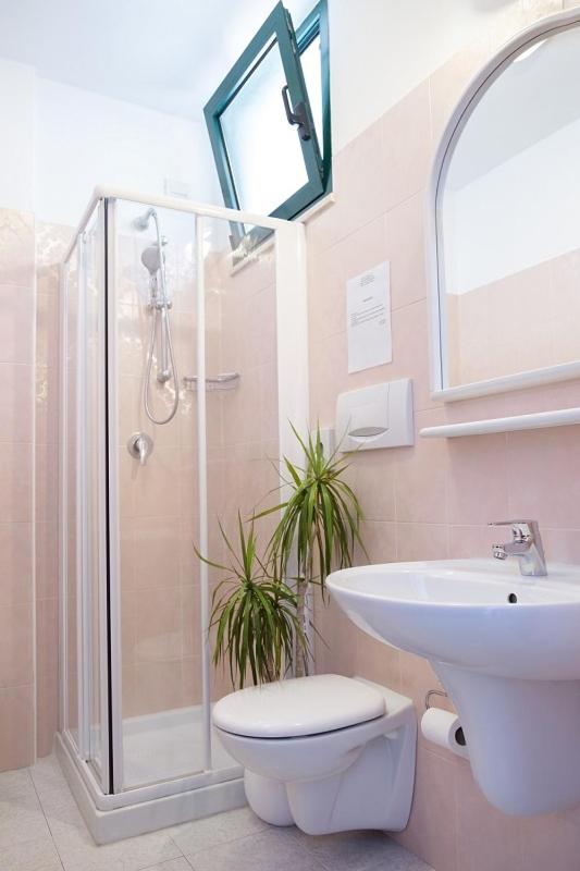 Hotel Emilia - Housity
