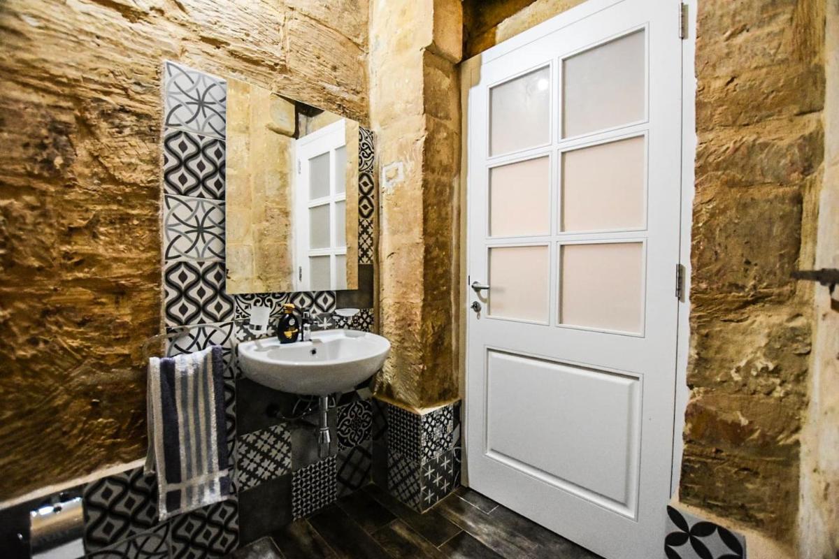 Historic Townhouse in Birgu Center - Housity