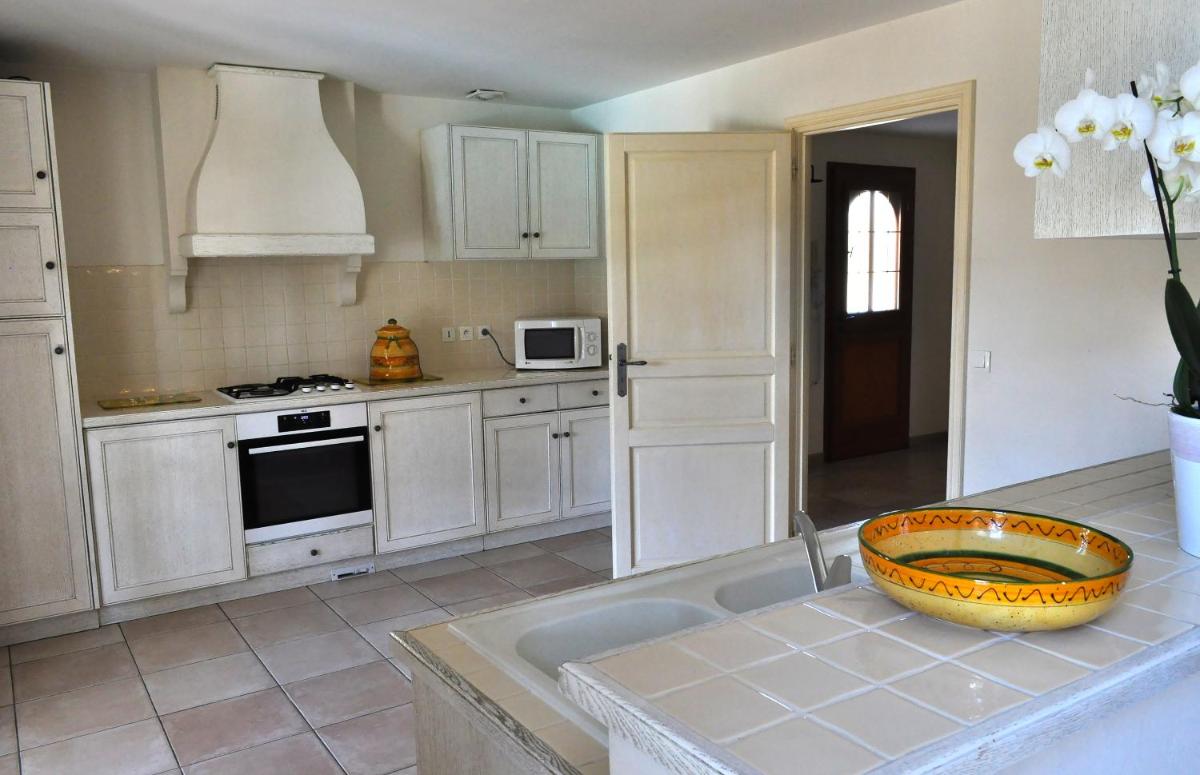 Cuisine ou kitchenette dans l'établissement Les Appartements et Maisons du Domaine de Saint Endréol Golf & Spa Resort